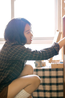 女子下体被塞进玉米杆